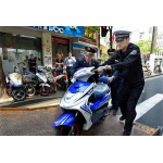 眾多且不守規(guī)矩的電動(dòng)車在路上，給交通治理帶了極大困擾